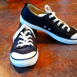 Keen canvass shoes. Sz 8.5W